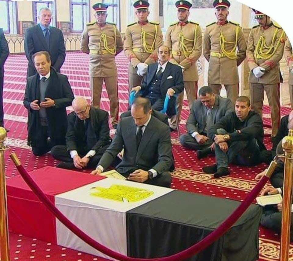 منصور الجمال في صلاة جنازة الرئيس المصري محمد حسني مبارك